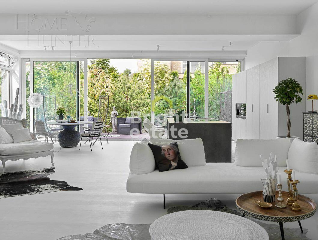 3-этажный таунхаус 380 м² с отделкой