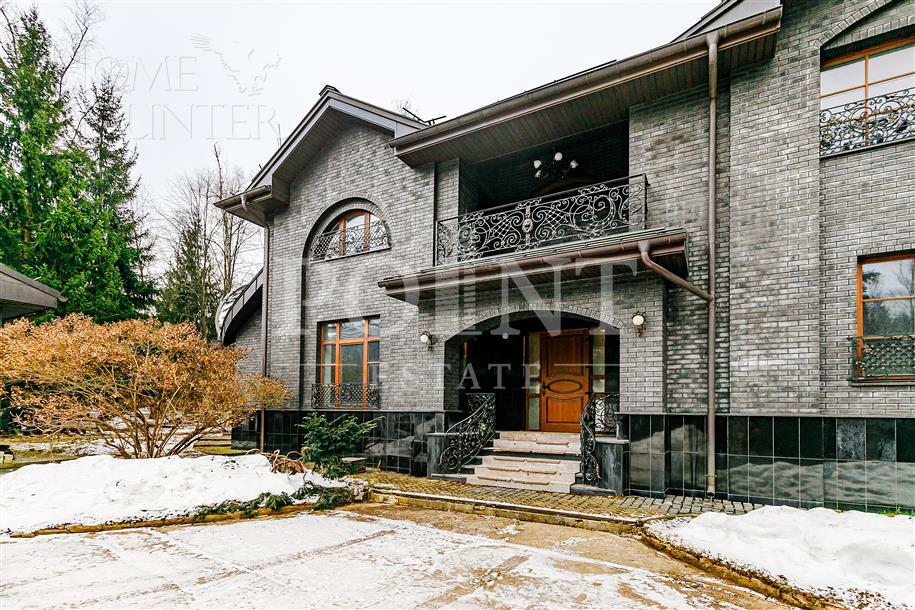 3-этажный коттедж 700 м² без отделки