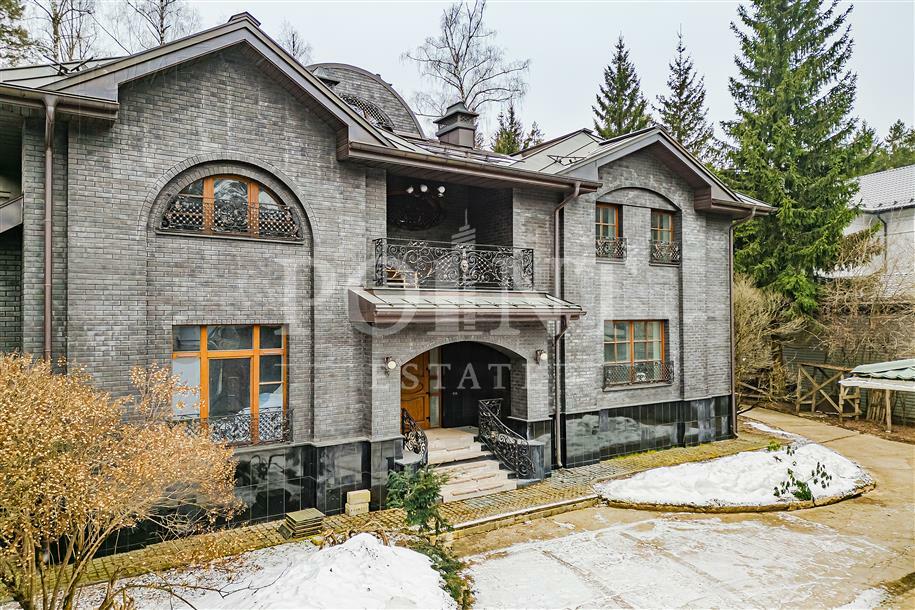 3-этажный коттедж 700 м² без отделки