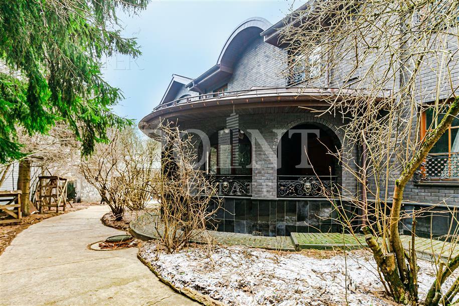 3-этажный коттедж 700 м² без отделки