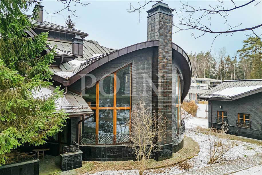 3-этажный коттедж 700 м² без отделки