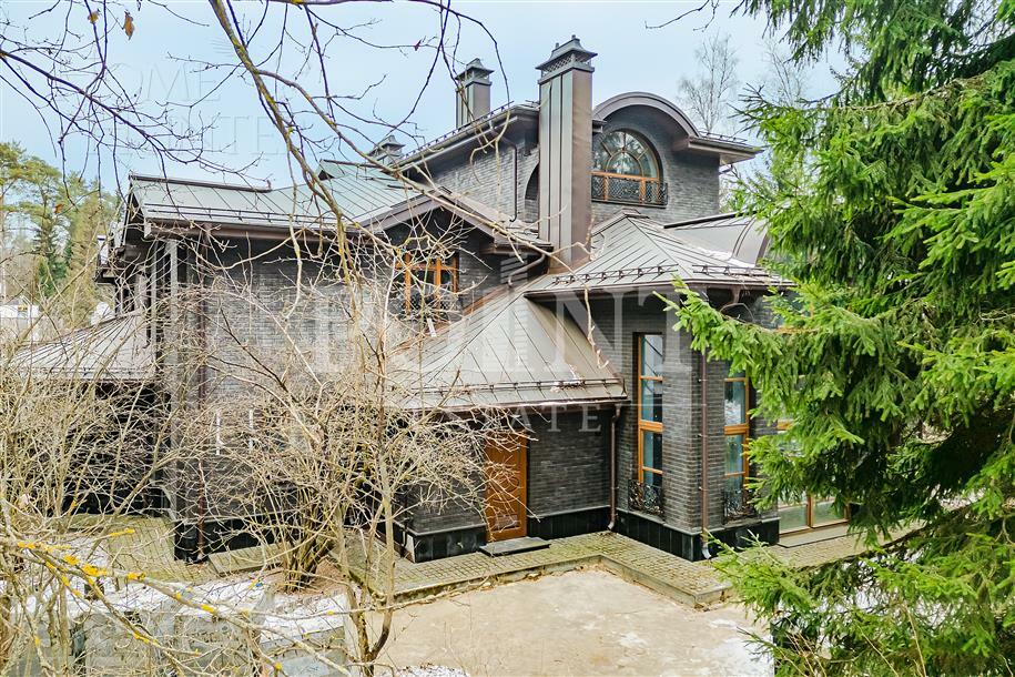 3-этажный коттедж 700 м² без отделки