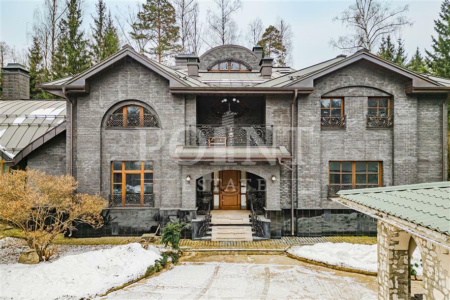 3-этажный коттедж 700 м² без отделки