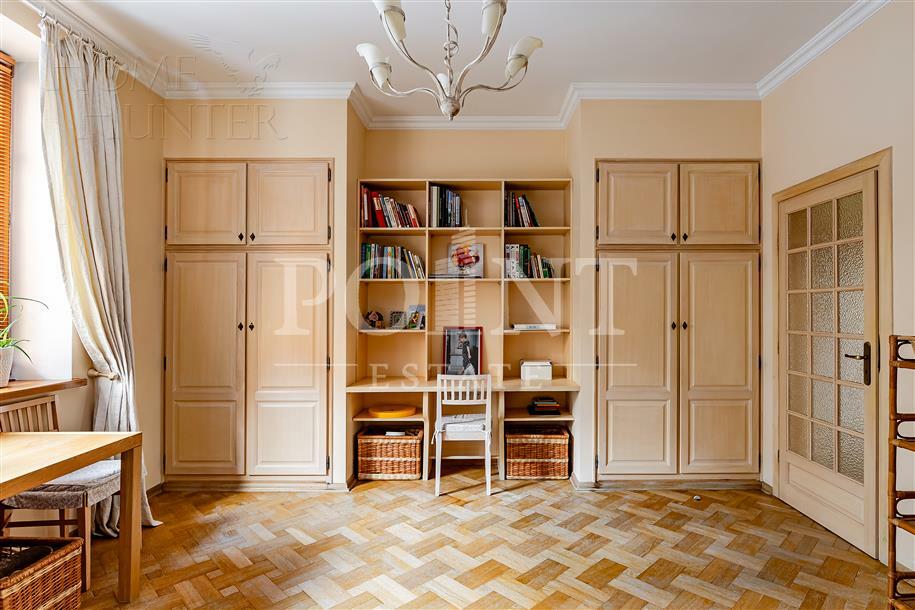 5-КОМН. КВАРТИРА С ОТДЕЛКОЙ 220.3 М² НА 2 ЭТАЖЕ