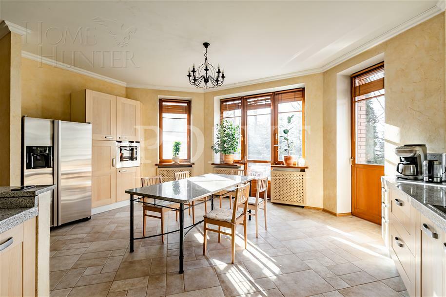 5-КОМН. КВАРТИРА С ОТДЕЛКОЙ 220.3 М² НА 2 ЭТАЖЕ