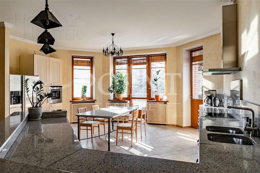 5-КОМН. КВАРТИРА С ОТДЕЛКОЙ 220.3 М² НА 2 ЭТАЖЕ