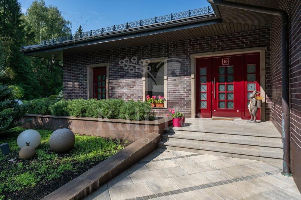 2-этажный коттедж 650 м² с отделкой