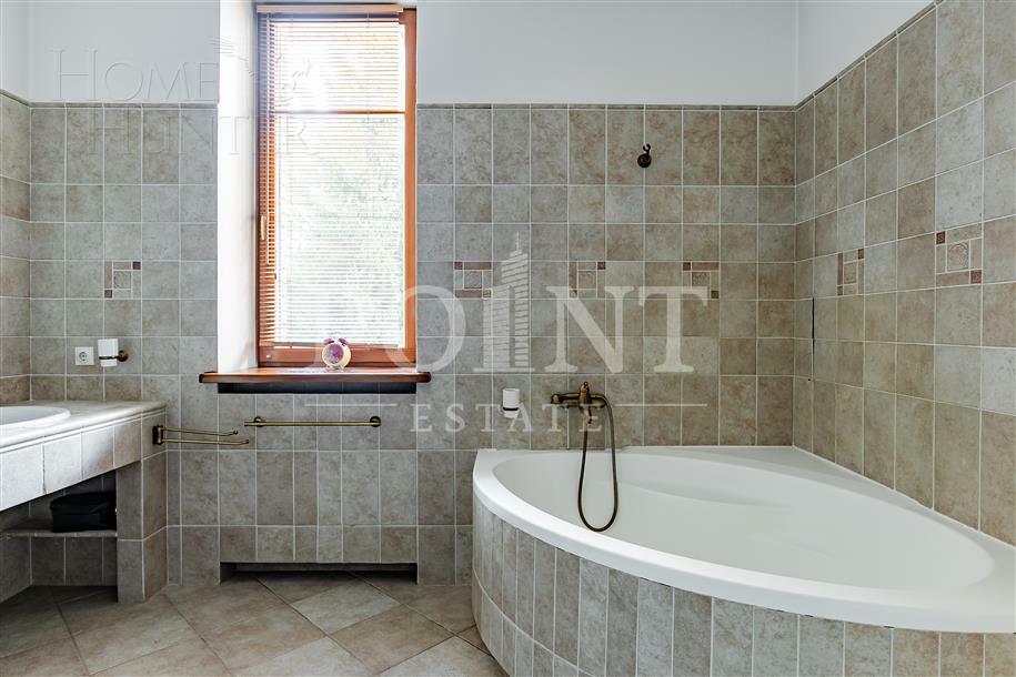 5-КОМН. КВАРТИРА С ОТДЕЛКОЙ 220.3 М² НА 2 ЭТАЖЕ