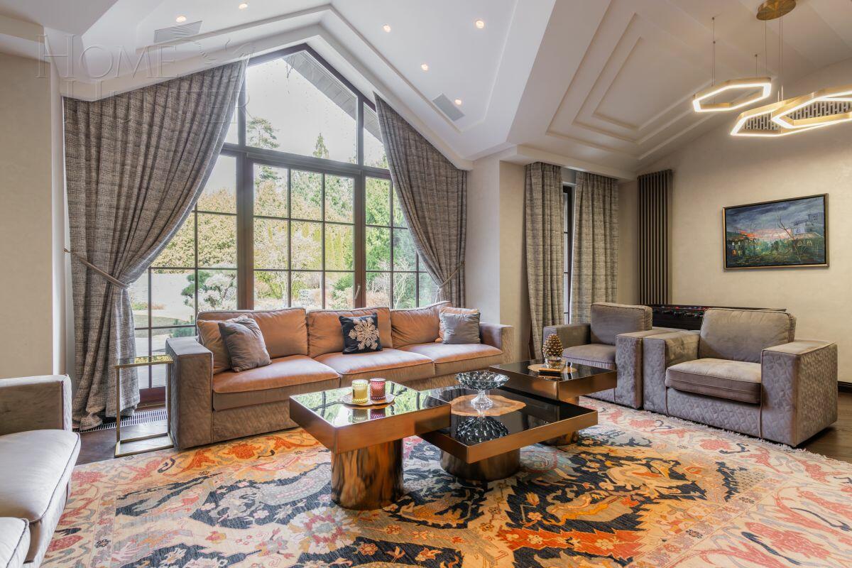 2-этажный коттедж 1 100 м² с отделкой