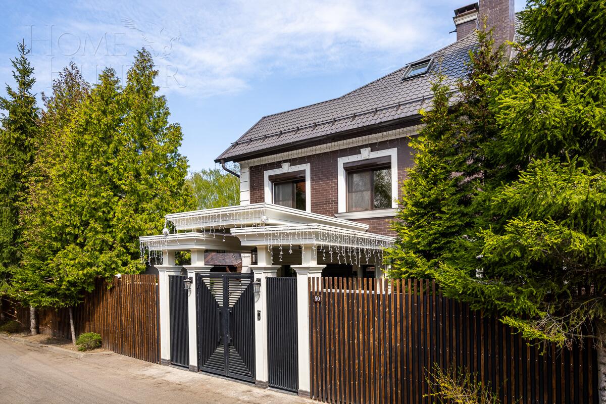 2-этажный коттедж 1 100 м² с отделкой