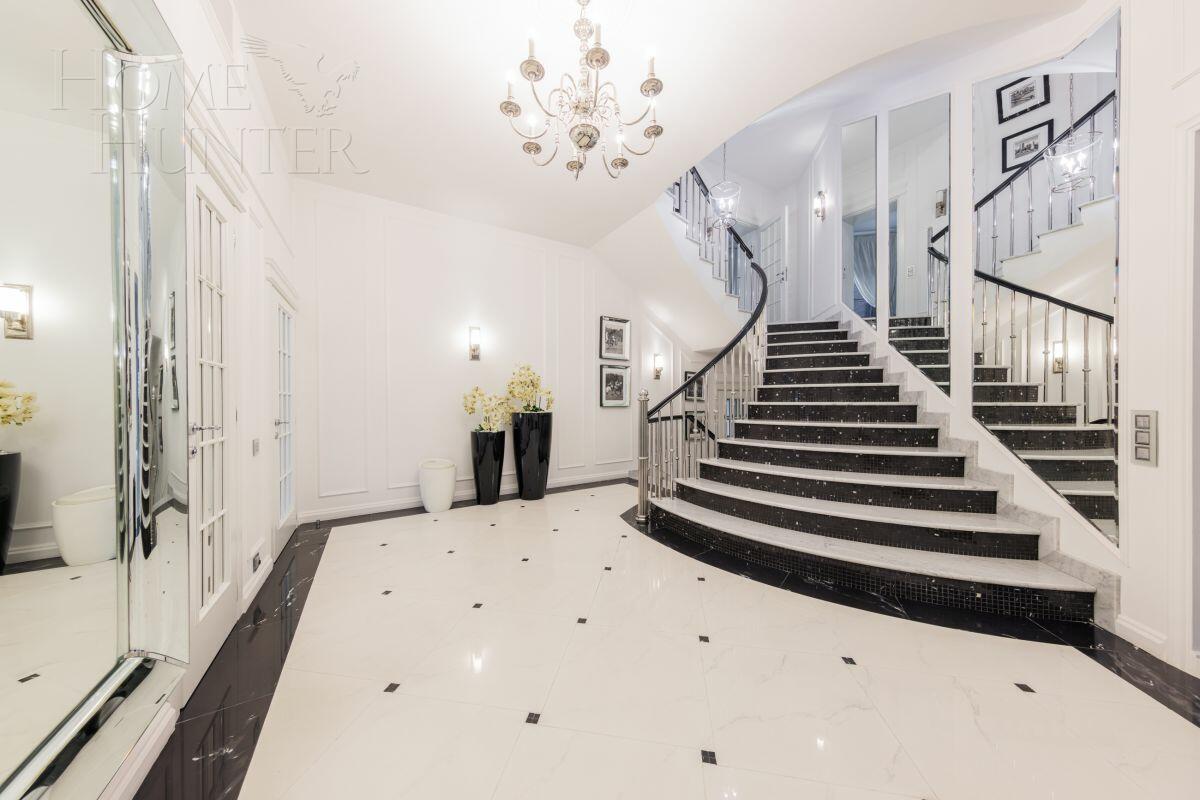 2-этажный коттедж 1 100 м² с отделкой