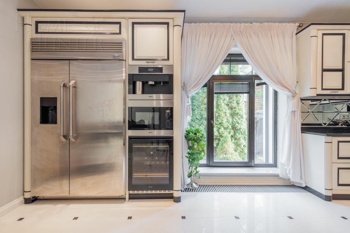 2-этажный коттедж 1 100 м² с отделкой