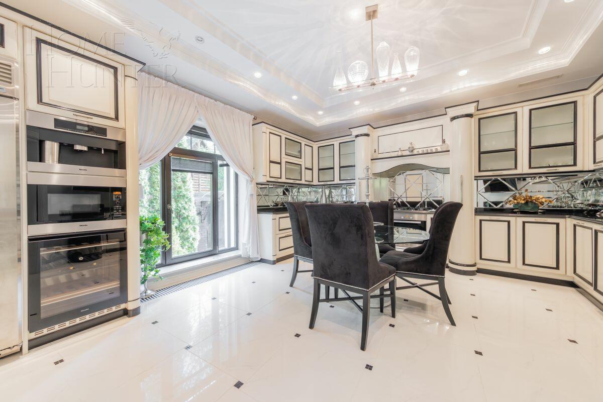 2-этажный коттедж 1 100 м² с отделкой