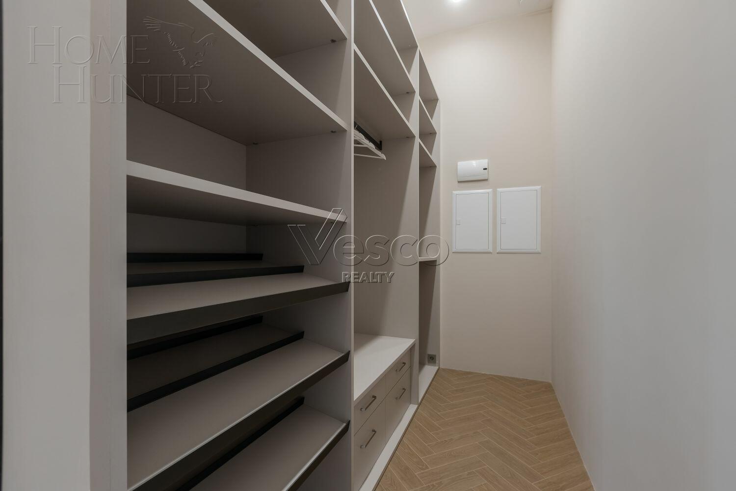 4-КОМН. АПАРТАМЕНТЫ БЕЗ ОТДЕЛКИ 181 М² НА 1 ЭТАЖЕ