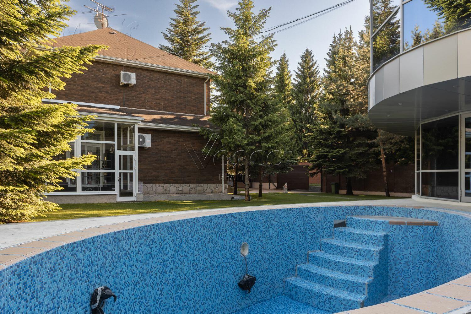 2-этажный коттедж 580 м² с отделкой