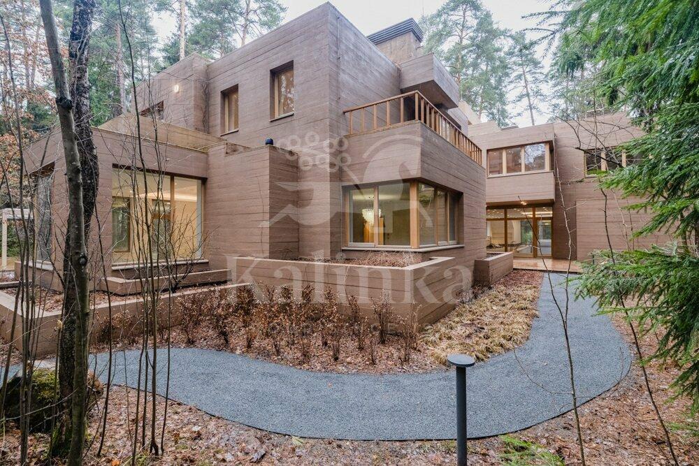 2-этажный коттедж 1 330 м² с отделкой