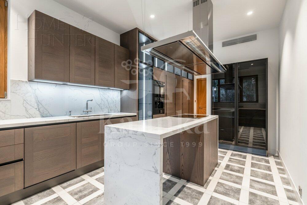 2-этажный коттедж 1 330 м² с отделкой