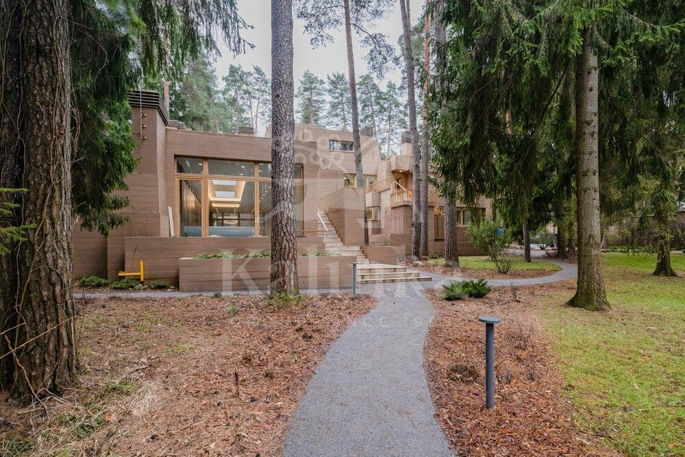 2-этажный коттедж 1 330 м² с отделкой