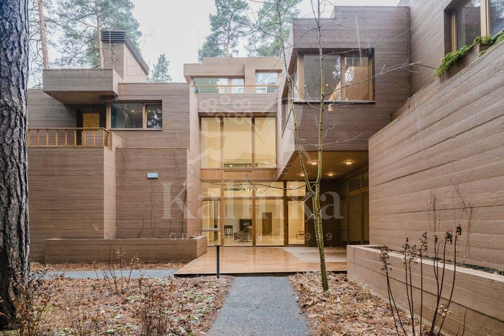 2-этажный коттедж 1 330 м² с отделкой