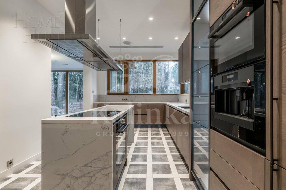 2-этажный коттедж 1 330 м² с отделкой