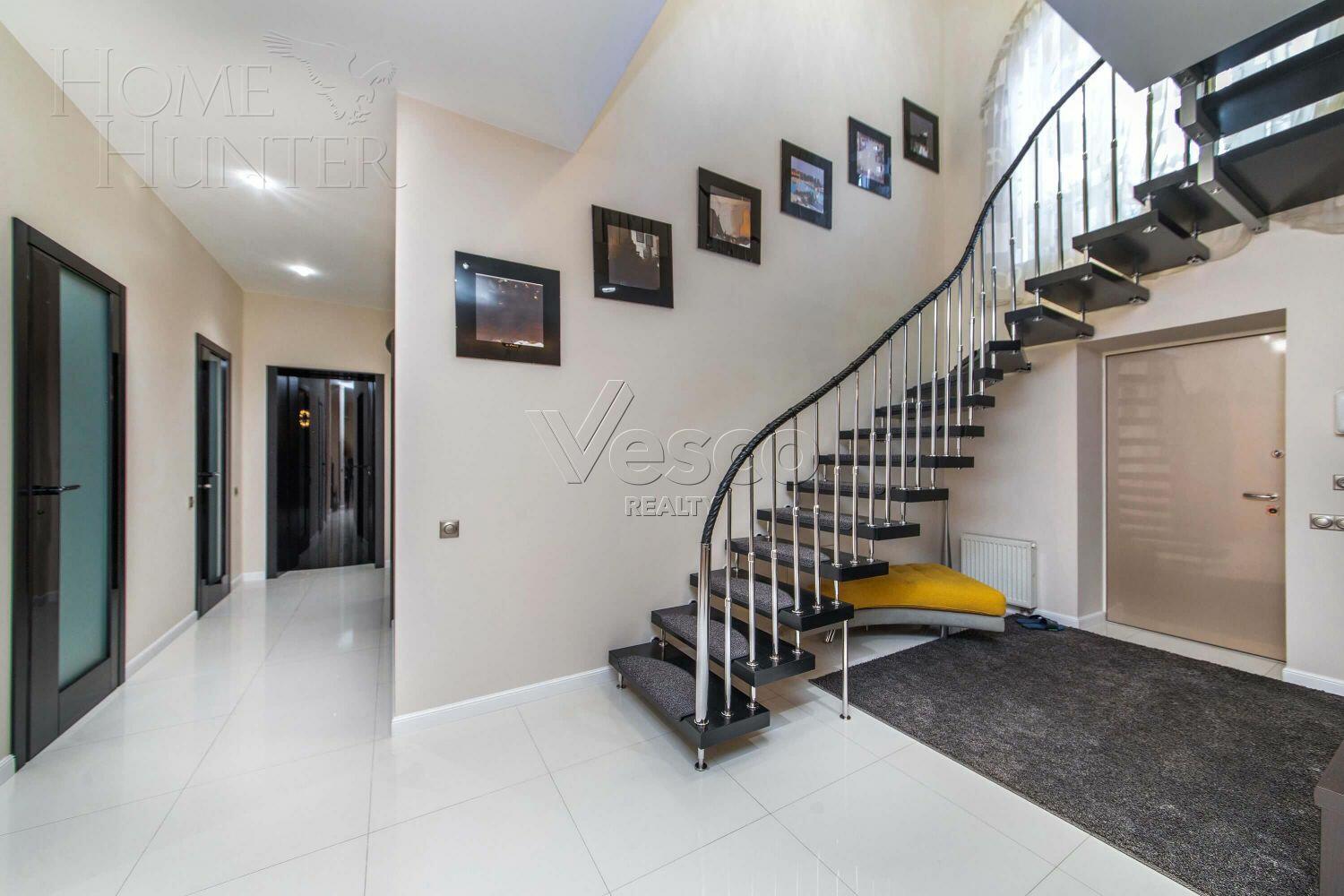 2-этажный коттедж 580 м² с отделкой