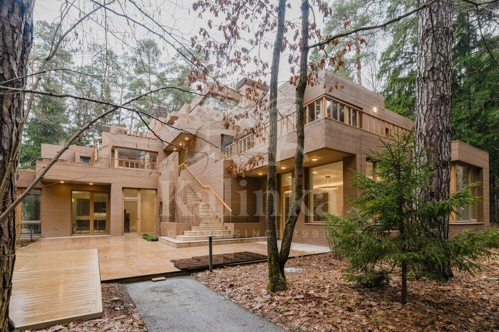 2-этажный коттедж 1 330 м² с отделкой