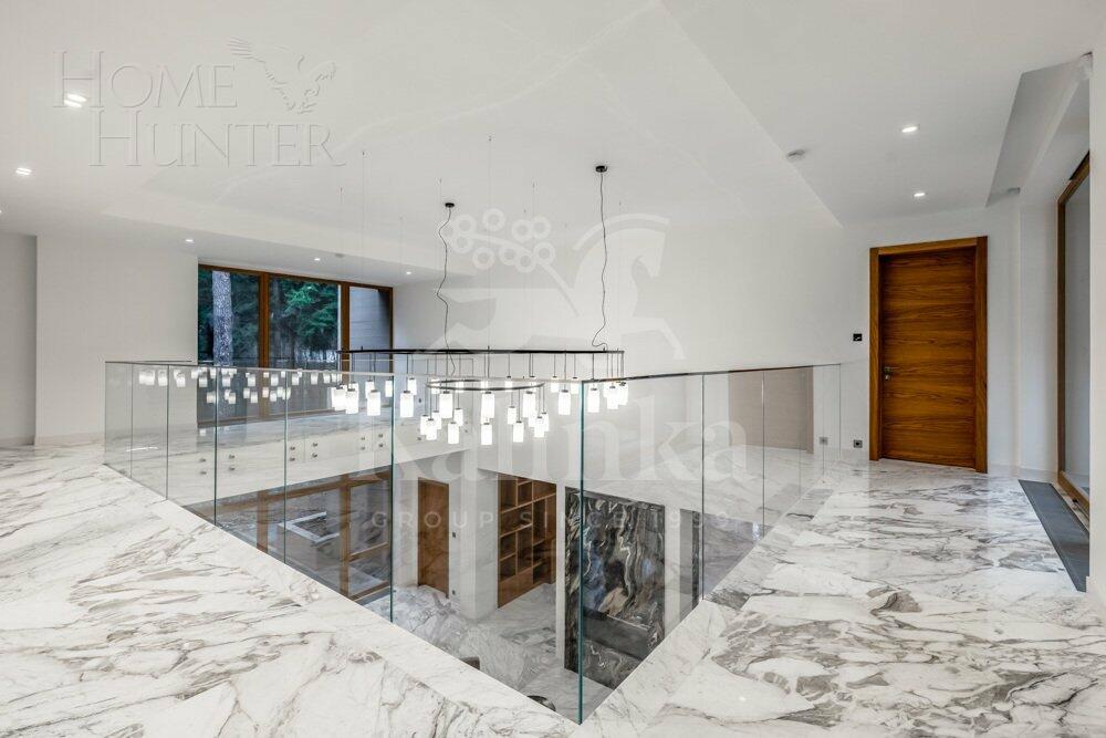 2-этажный коттедж 1 330 м² с отделкой