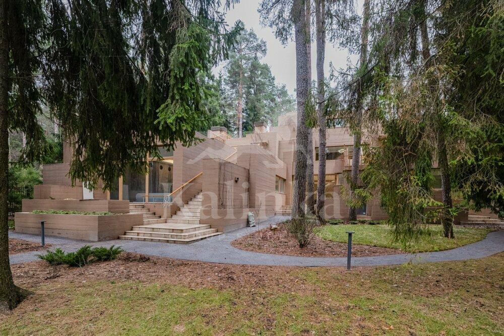 2-этажный коттедж 1 330 м² с отделкой