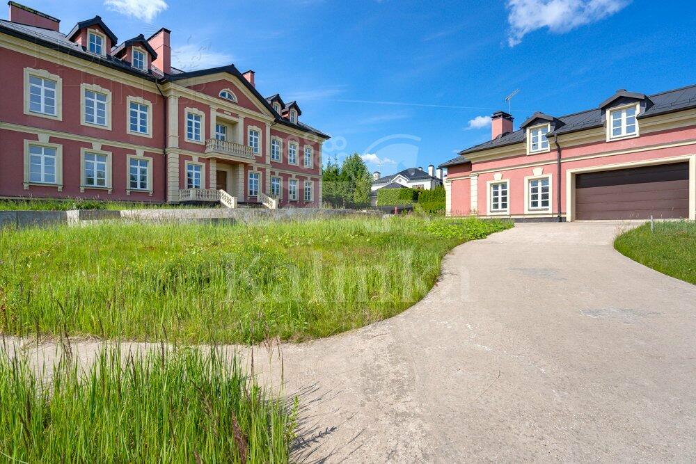 2-этажный коттедж 2 000 м² без отделки