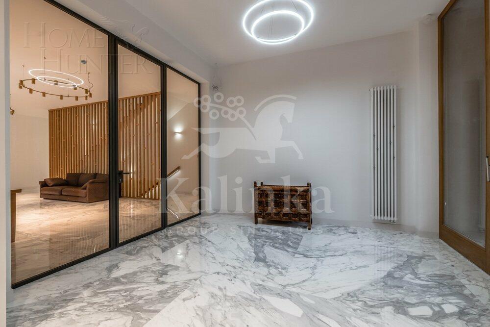 2-этажный коттедж 1 330 м² с отделкой