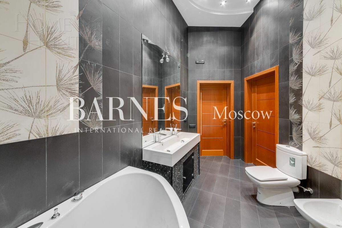 5-КОМН. КВАРТИРА С ОТДЕЛКОЙ 220 М² НА 3 ЭТАЖЕ