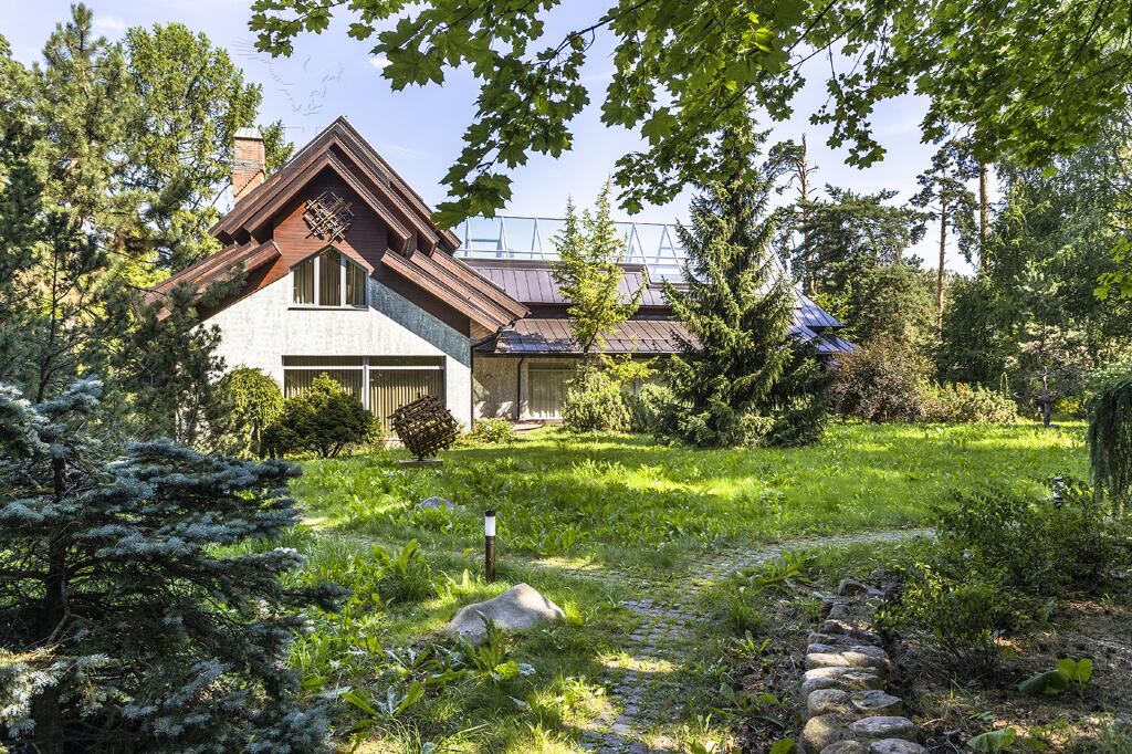 3-этажный коттедж 1 250 м² с отделкой