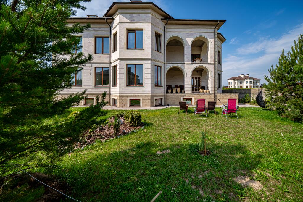 2-этажный коттедж 750 м² с отделкой