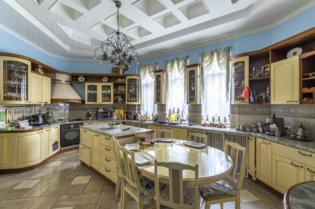 2-этажный коттедж 560 м² с отделкой