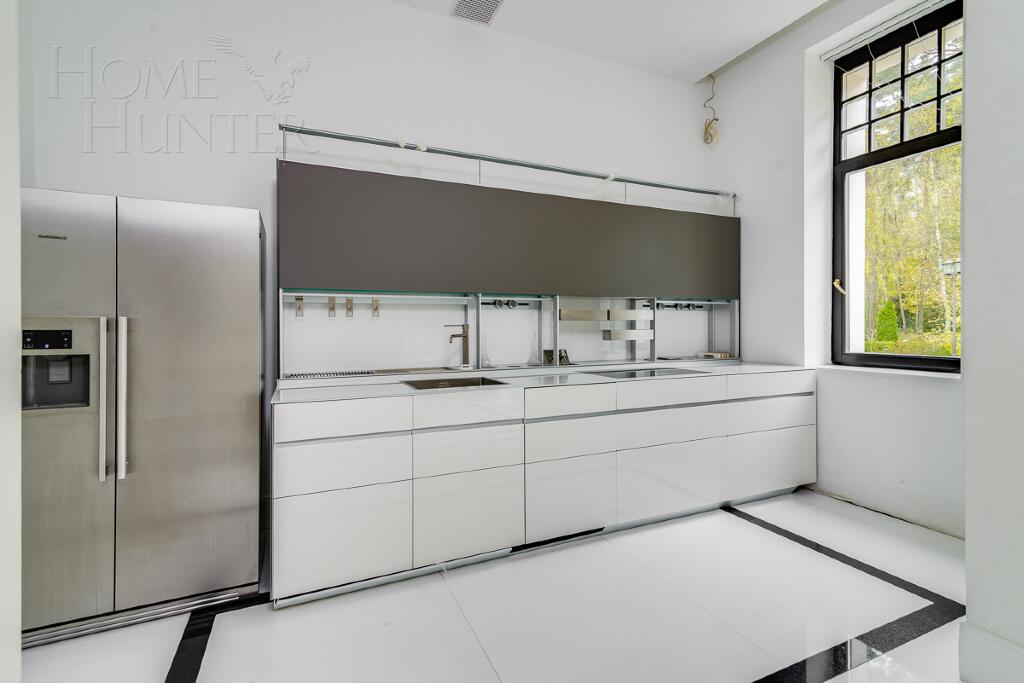 2-этажный коттедж 1 372 м² с отделкой