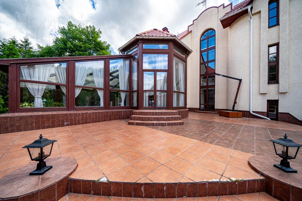 3-этажный коттедж 600 м² с отделкой