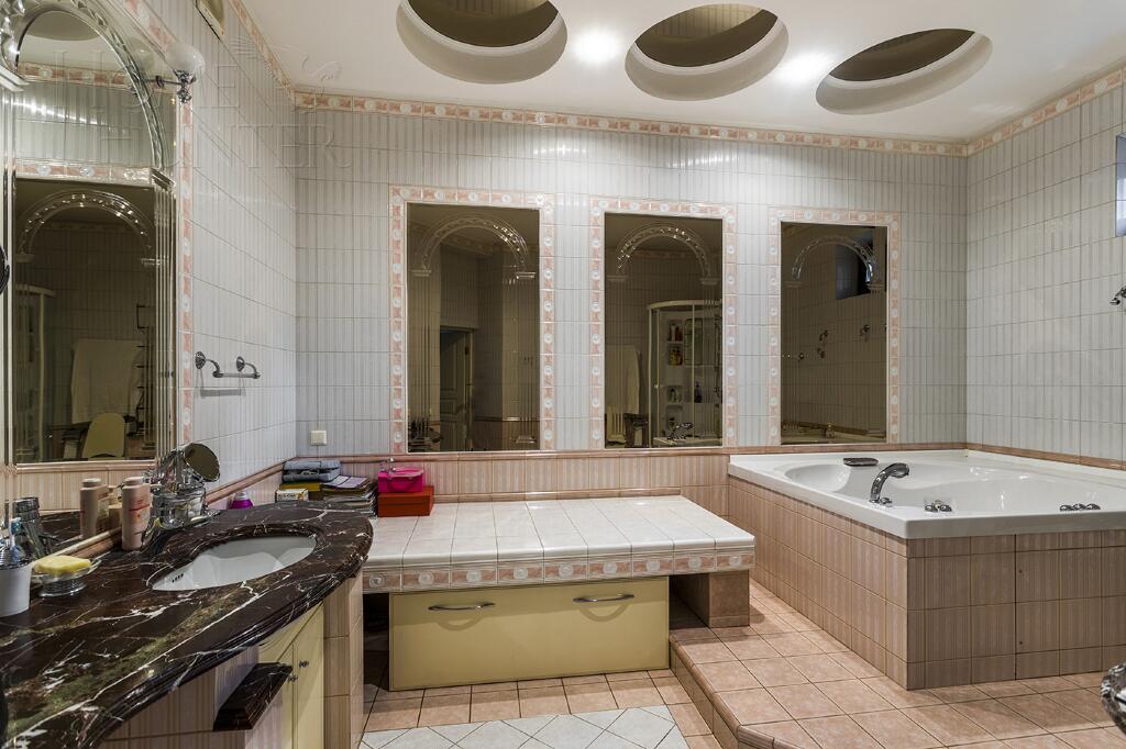 2-этажный коттедж 560 м² с отделкой