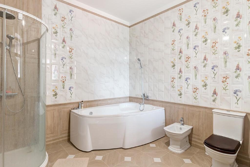 2-этажный коттедж 1 000 м² с отделкой