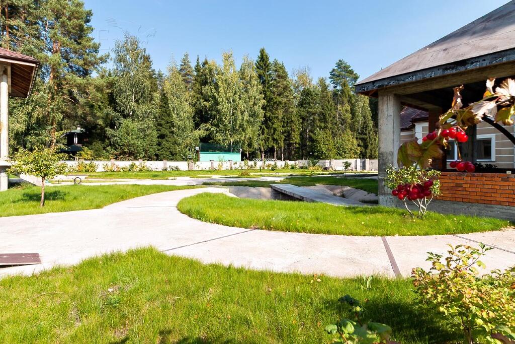 2-этажный коттедж 2 000 м² без отделки