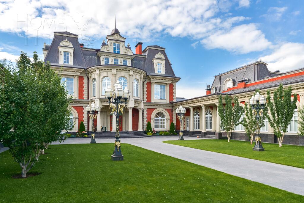 2-этажный коттедж 1 800 м² с отделкой