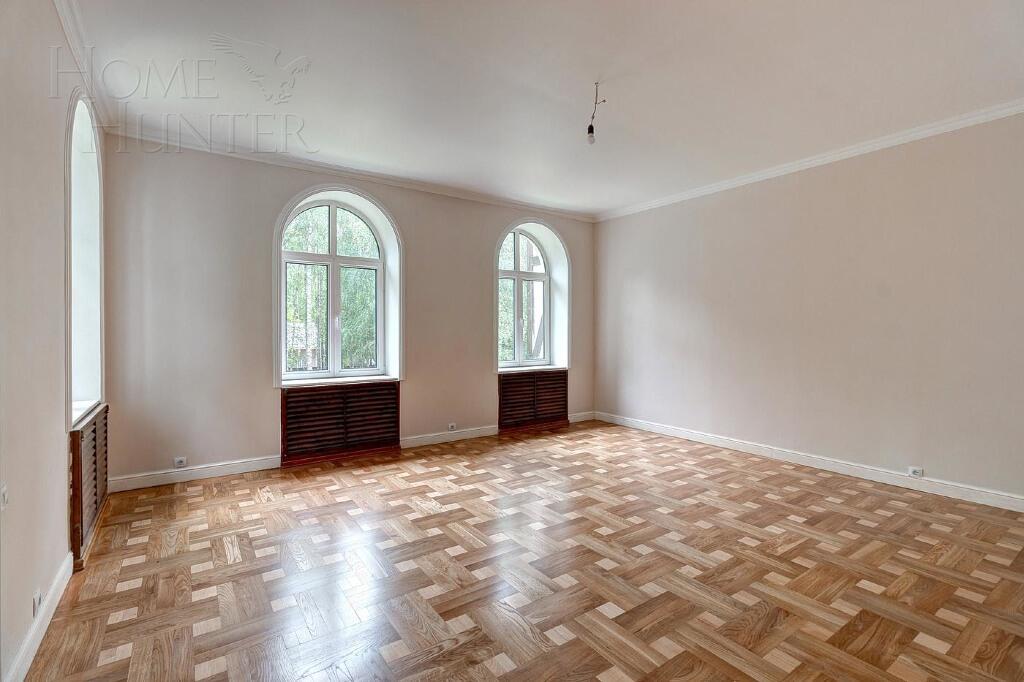 3-этажный коттедж 8 755 м² с отделкой