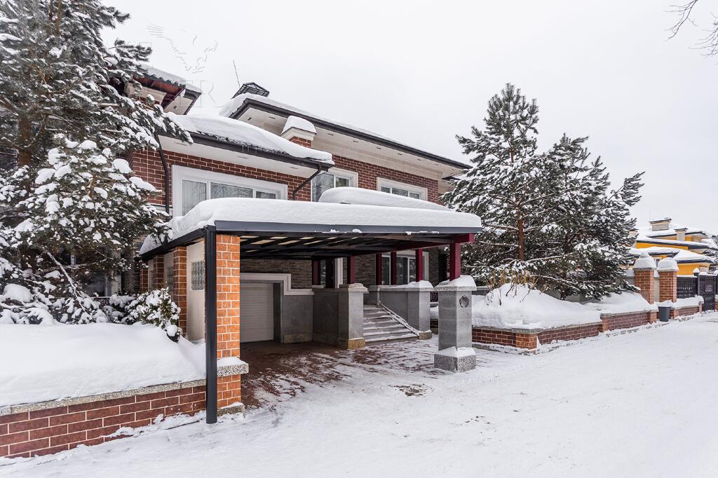 3-этажный таунхаус 360 м² с отделкой