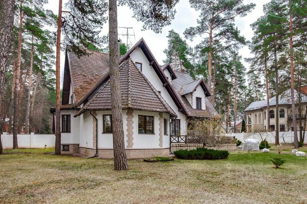 3-этажный коттедж 1 233 м² с отделкой