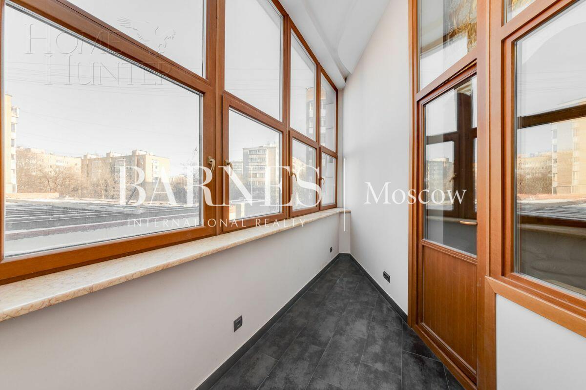 5-КОМН. КВАРТИРА С ОТДЕЛКОЙ 220 М² НА 3 ЭТАЖЕ