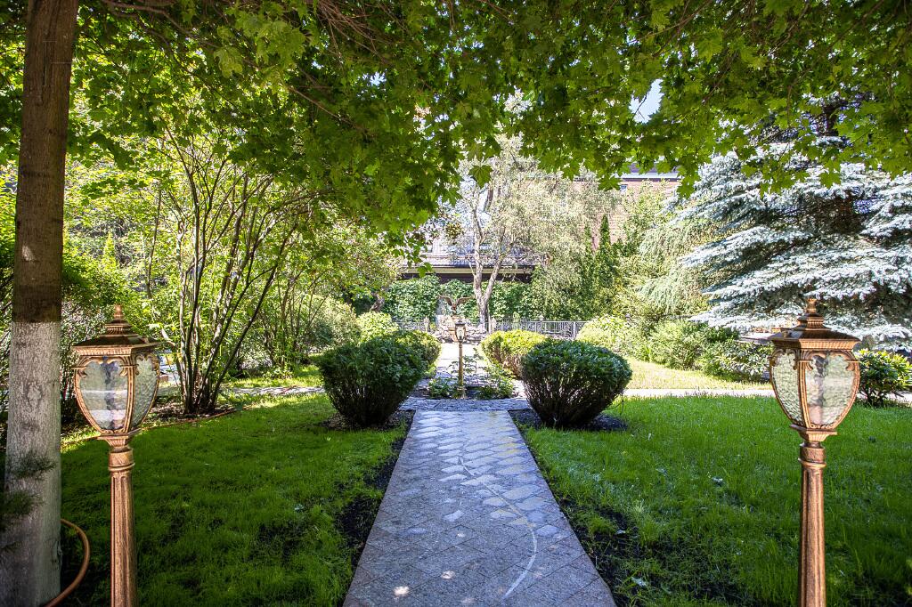 2-этажный коттедж 1 200 м² с отделкой