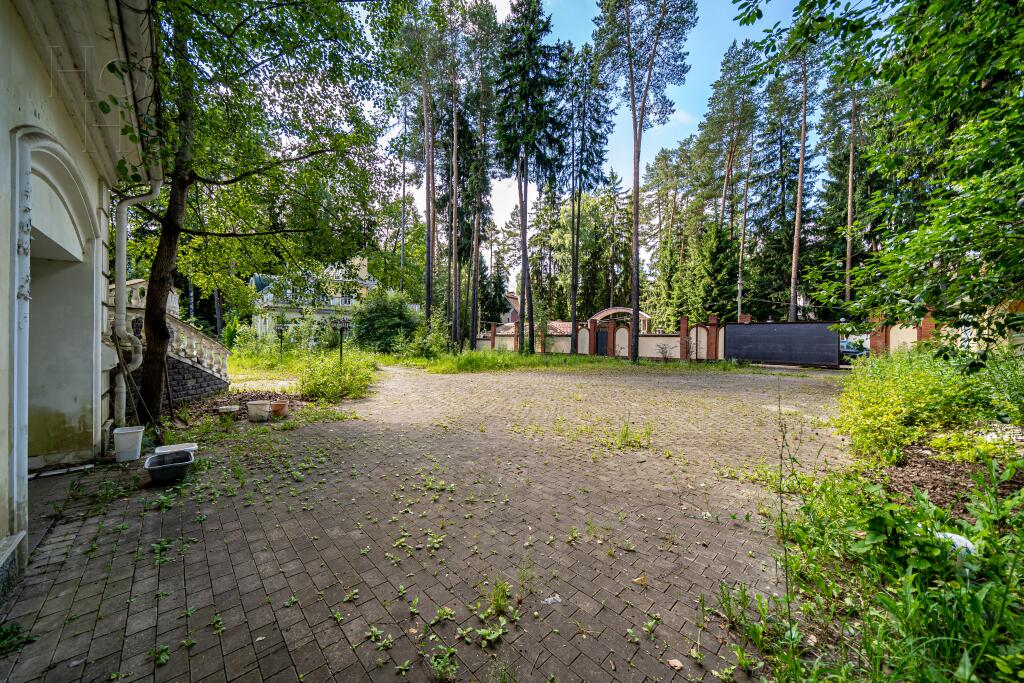 3-этажный коттедж 1 250 м² без отделки