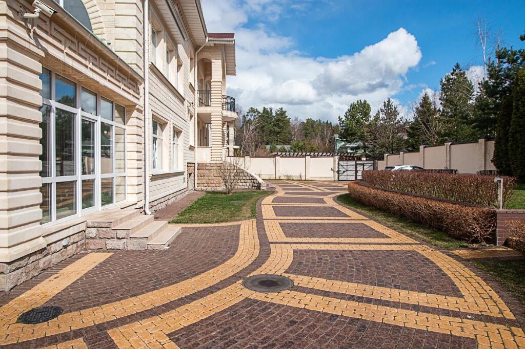 2-этажный коттедж 1 087 м² с отделкой