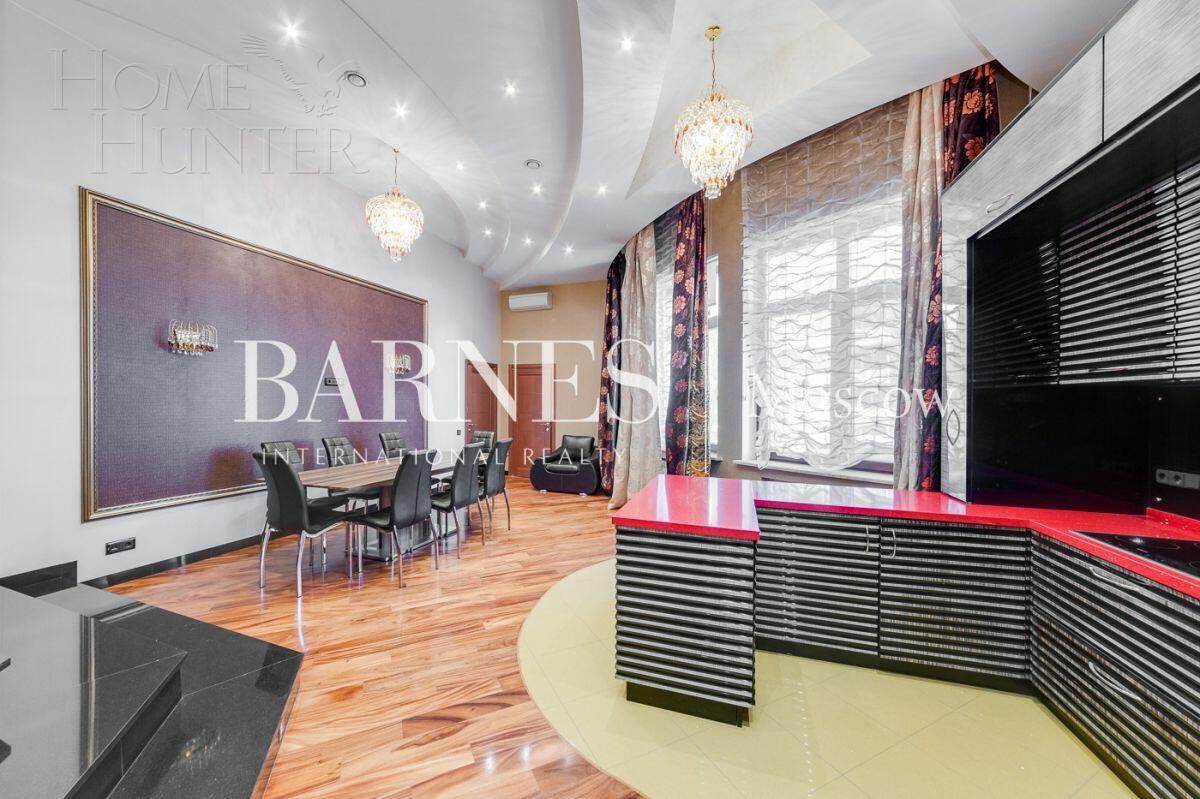 5-КОМН. КВАРТИРА С ОТДЕЛКОЙ 220 М² НА 3 ЭТАЖЕ