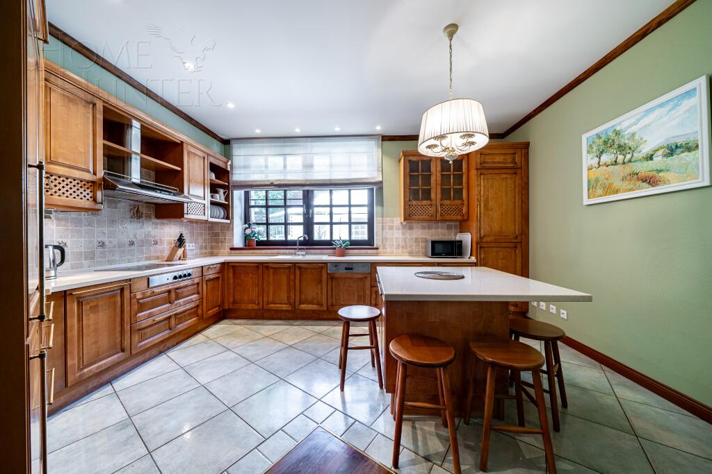 3-этажный коттедж 600 м² с отделкой