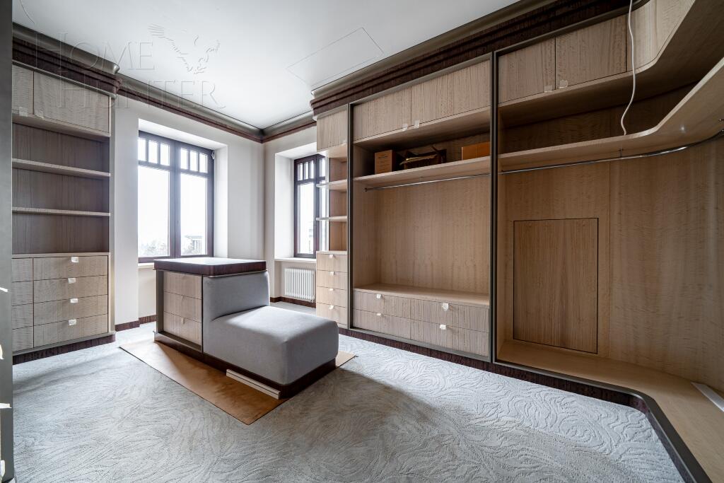 2-этажный коттедж 1 244 м² с отделкой